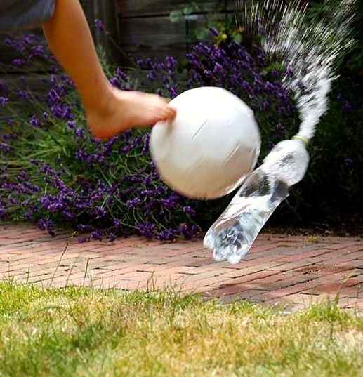 Nieuw waterspelletjes-water-spelletjes-buiten-zomer-flessen-voetbal-min MF-89